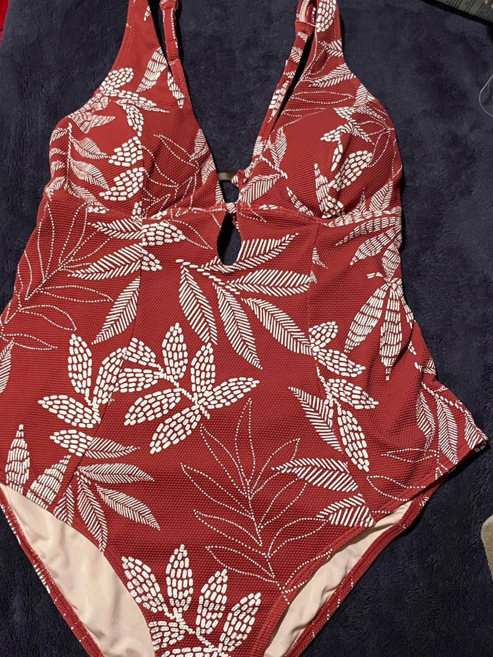 Cupshe Rust Red One-Piece with White Leaf Print - Picture 9 of 9
